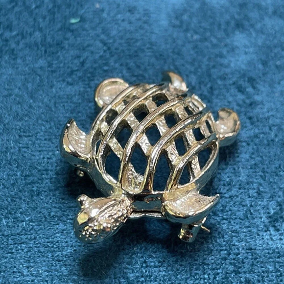 Vintage Gerry’s Gold Tone Metal Sea Turtle Brooch Pin - Picture 2 of 6